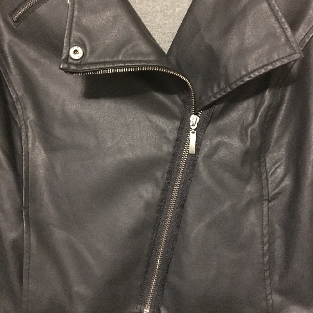 🌹HOST PICK🌹 NWT LANE BRYANT black zippered vest - Picture 3 of 8